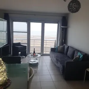 https://appartement-zeezicht.ostend-hotel.net